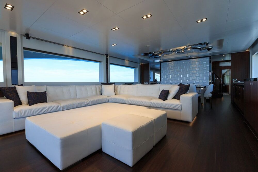 Motor Yacht Paradise is one of the finest yachts available for charter in Wester - Imagen 7