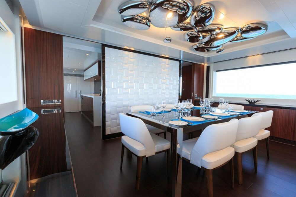 Motor Yacht Paradise is one of the finest yachts available for charter in Wester - Imagen 6