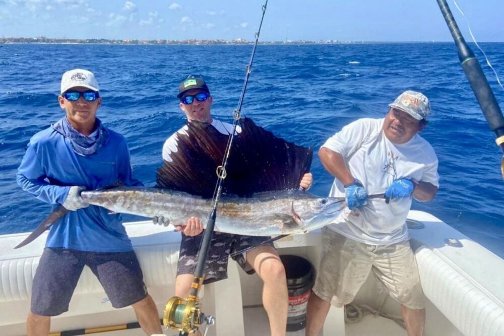 Your fishing adventure starts on a 38’ Bertram offshore sport fishing boat! - Imagen 6