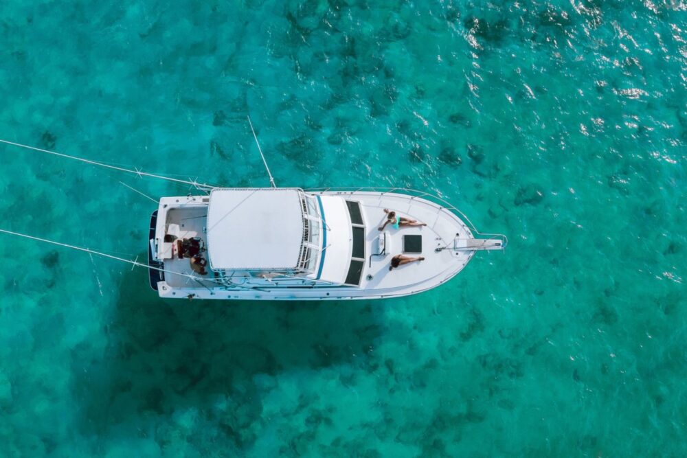 Your fishing adventure starts on a 38’ Bertram offshore sport fishing boat! - Imagen 3