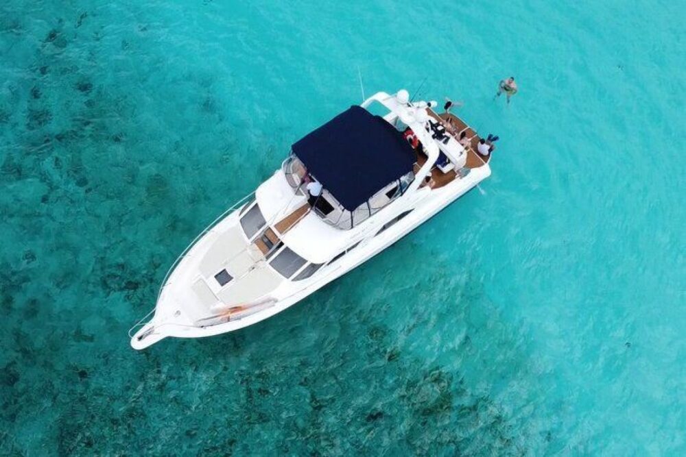 Hop aboard a private 47-foot (14-meter) yacht for this half-day snorkeling tour! - Image 9