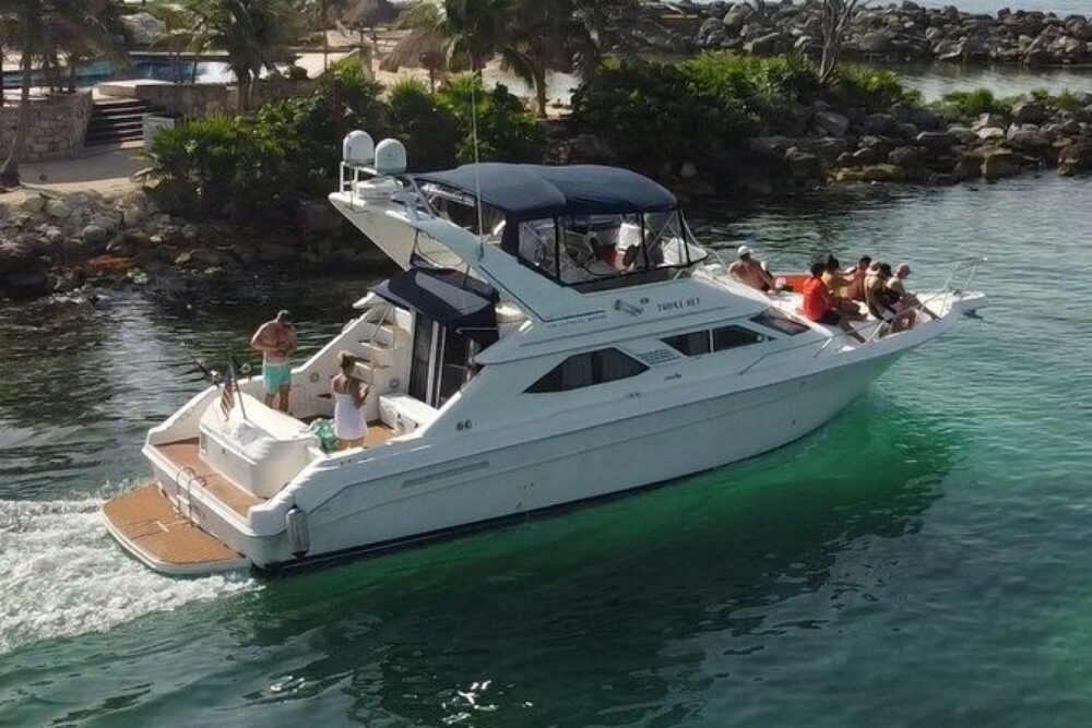 Hop aboard a private 47-foot (14-meter) yacht for this half-day snorkeling tour! - Image 7