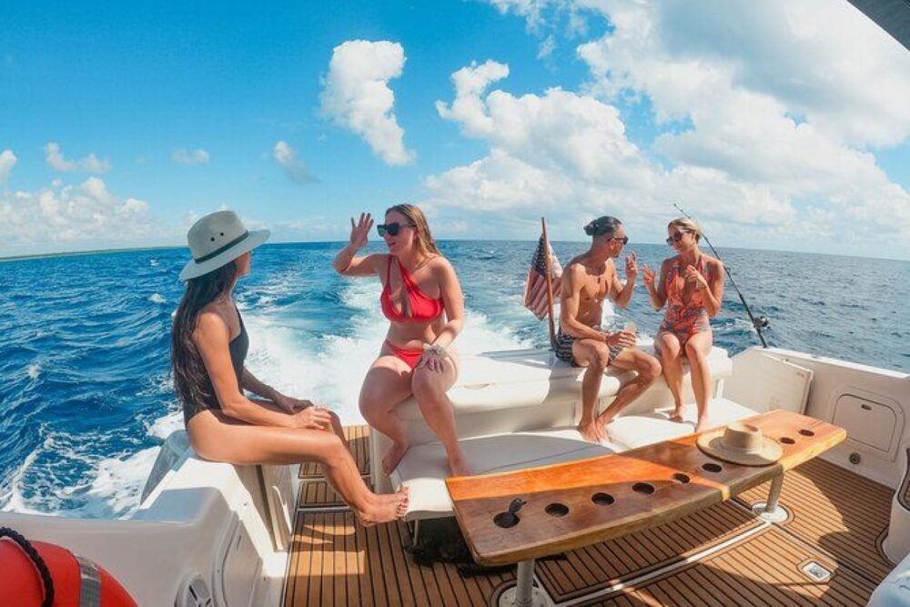 Hop aboard a private 47-foot (14-meter) yacht for this half-day snorkeling tour! - Image 6