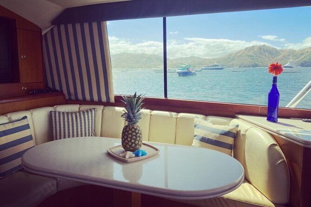 Skip crowded boat tours for this private yacht experience packed with watersport - Imagen 5