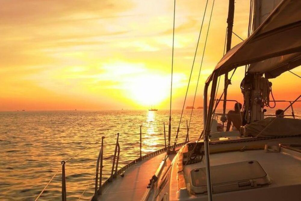 We love to sail and fortunately ​we live in a great bay to do that! - Imagen 8