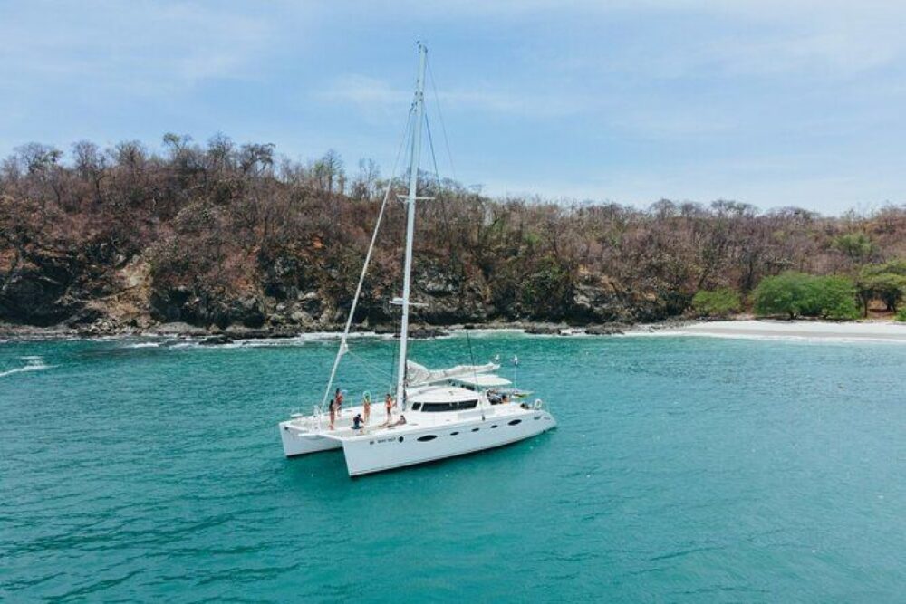 Enjoy the Costa Rican coast from aboard our luxurious catamaran.