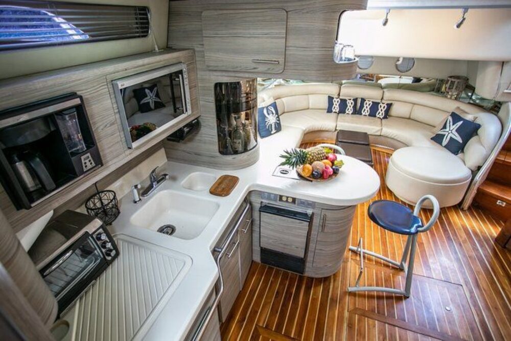 We are not intermediaries, we own some of the most luxurious charter boats! - Imagen 4