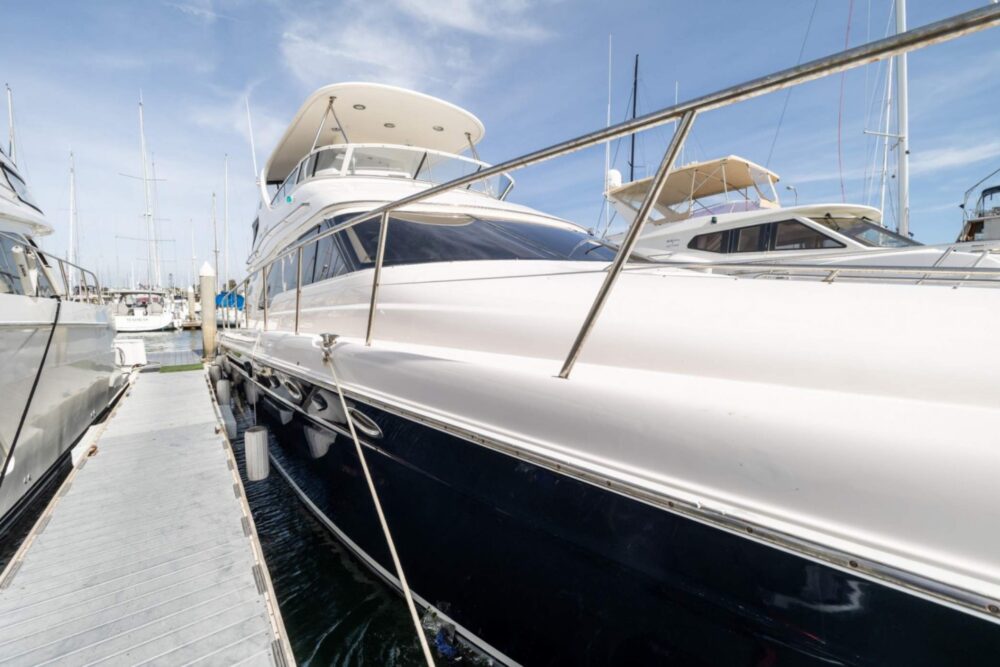 This beautiful yacht is very comfortable. It comes with an amazing crew. - Imagen 20