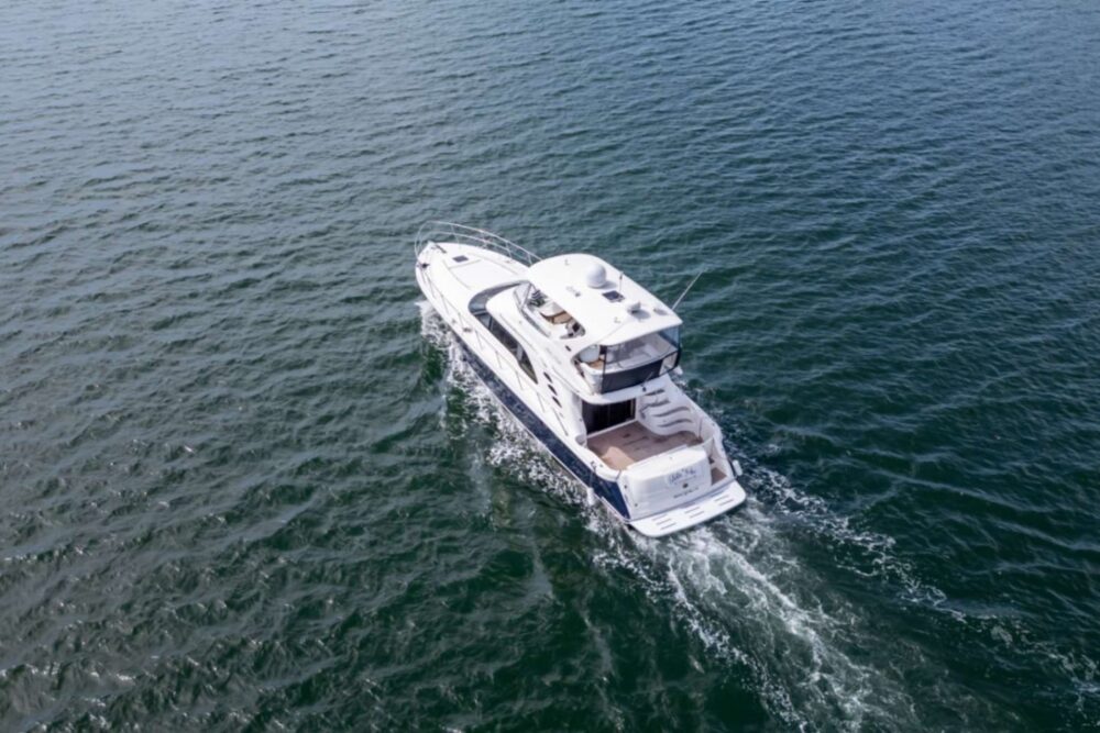 This beautiful yacht is very comfortable. It comes with an amazing crew. - Imagen 19