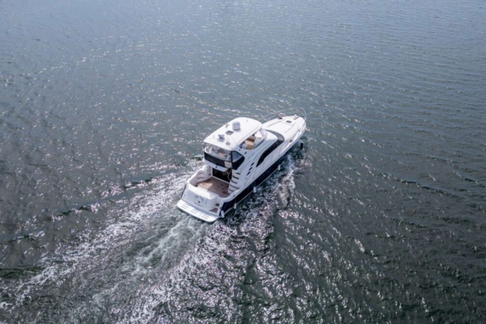This beautiful yacht is very comfortable. It comes with an amazing crew. - Imagen 18