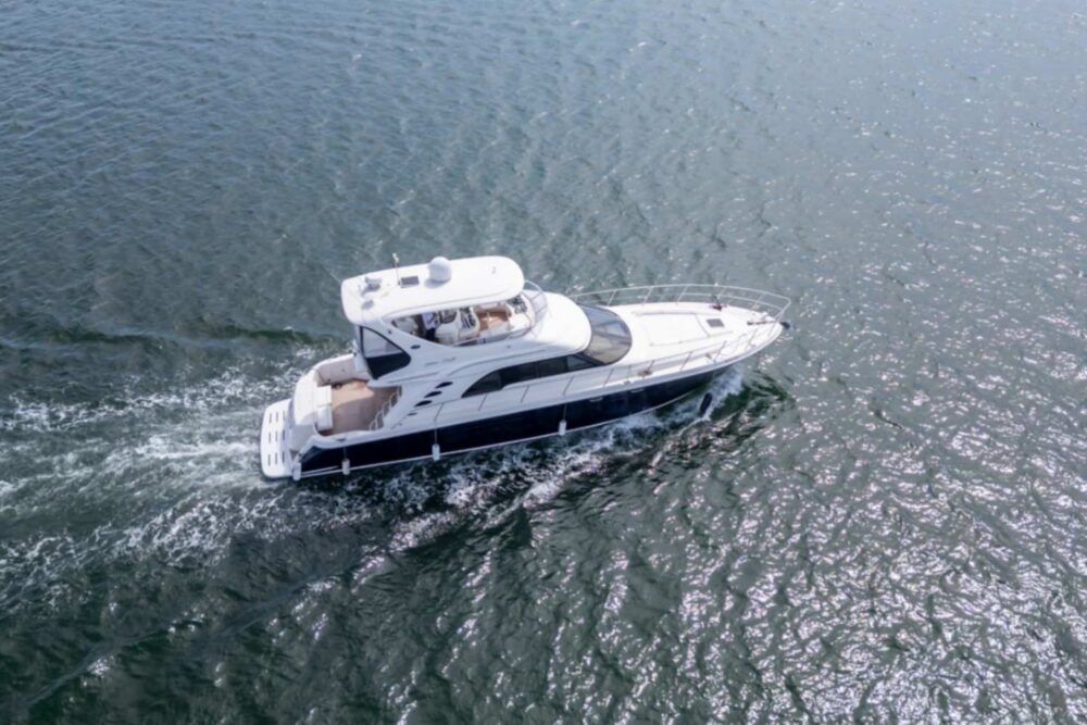 This beautiful yacht is very comfortable. It comes with an amazing crew. - Imagen 17