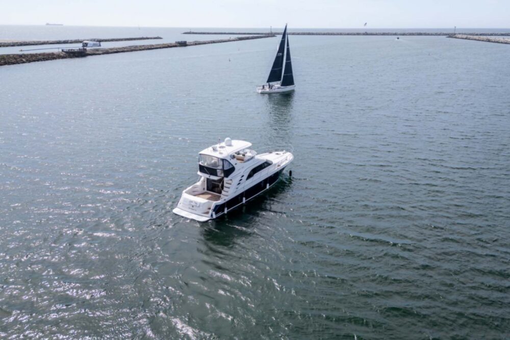 This beautiful yacht is very comfortable. It comes with an amazing crew. - Imagen 16
