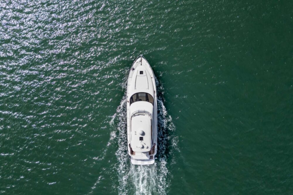 This beautiful yacht is very comfortable. It comes with an amazing crew. - Imagen 13