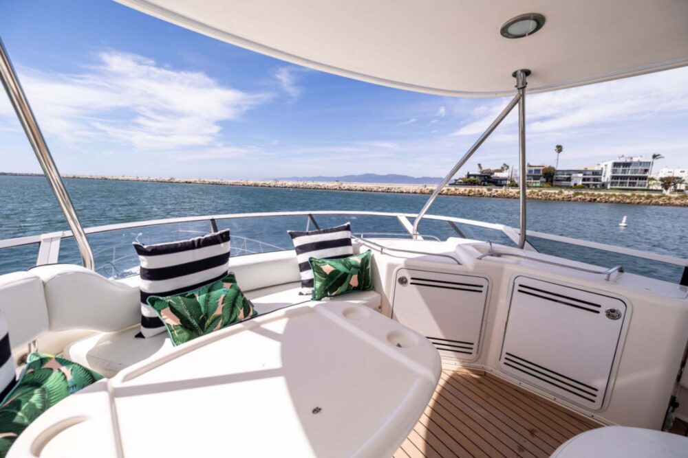 This beautiful yacht is very comfortable. It comes with an amazing crew. - Imagen 11