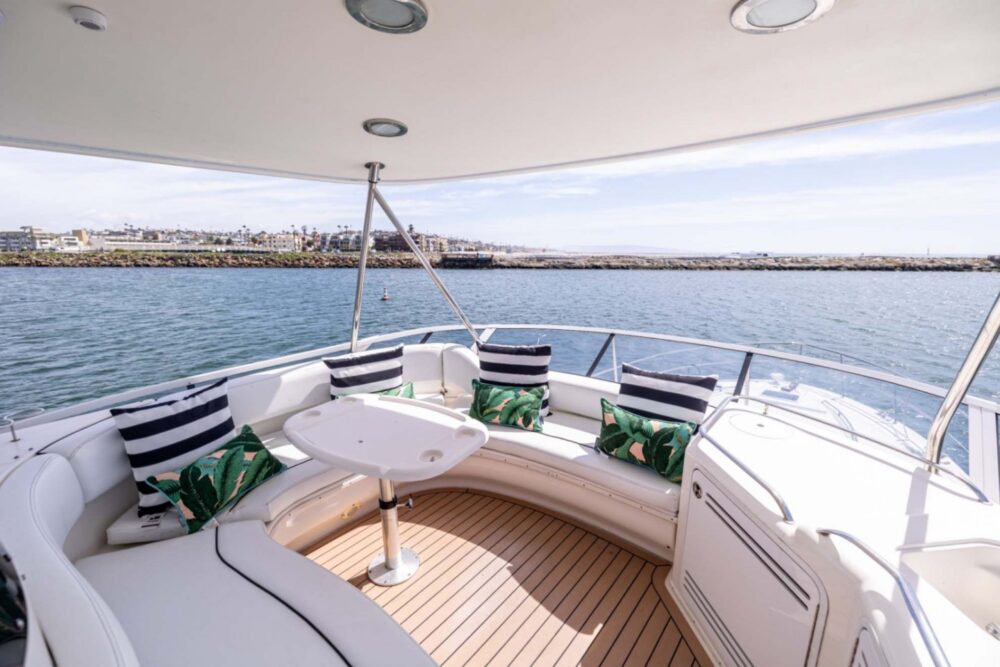 This beautiful yacht is very comfortable. It comes with an amazing crew. - Imagen 10