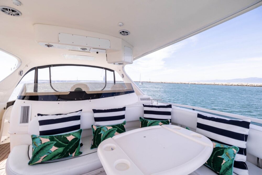 This beautiful yacht is very comfortable. It comes with an amazing crew. - Imagen 9