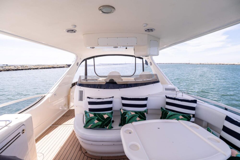 This beautiful yacht is very comfortable. It comes with an amazing crew. - Imagen 8