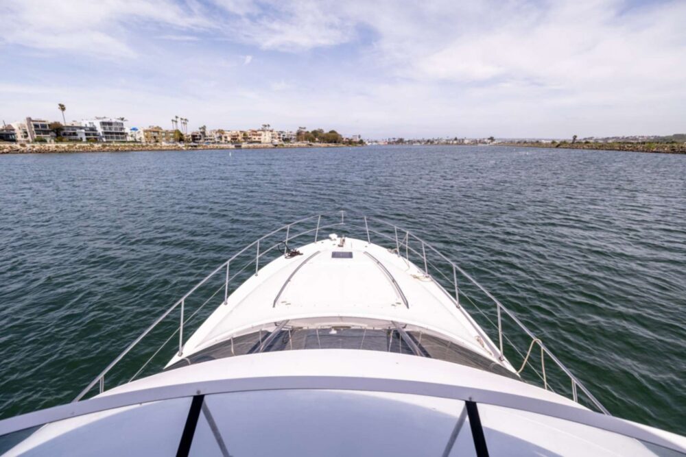 This beautiful yacht is very comfortable. It comes with an amazing crew. - Imagen 7