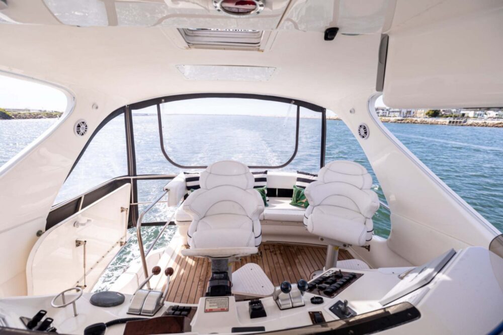 This beautiful yacht is very comfortable. It comes with an amazing crew. - Imagen 4