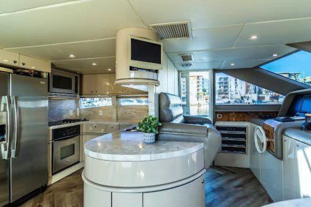 Our yacht is very comfortable and spacious with a luxury home feel - Imagen 17