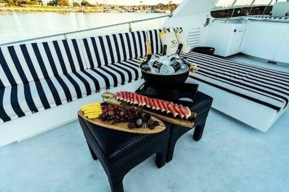 Our yacht is very comfortable and spacious with a luxury home feel - Imagen 12