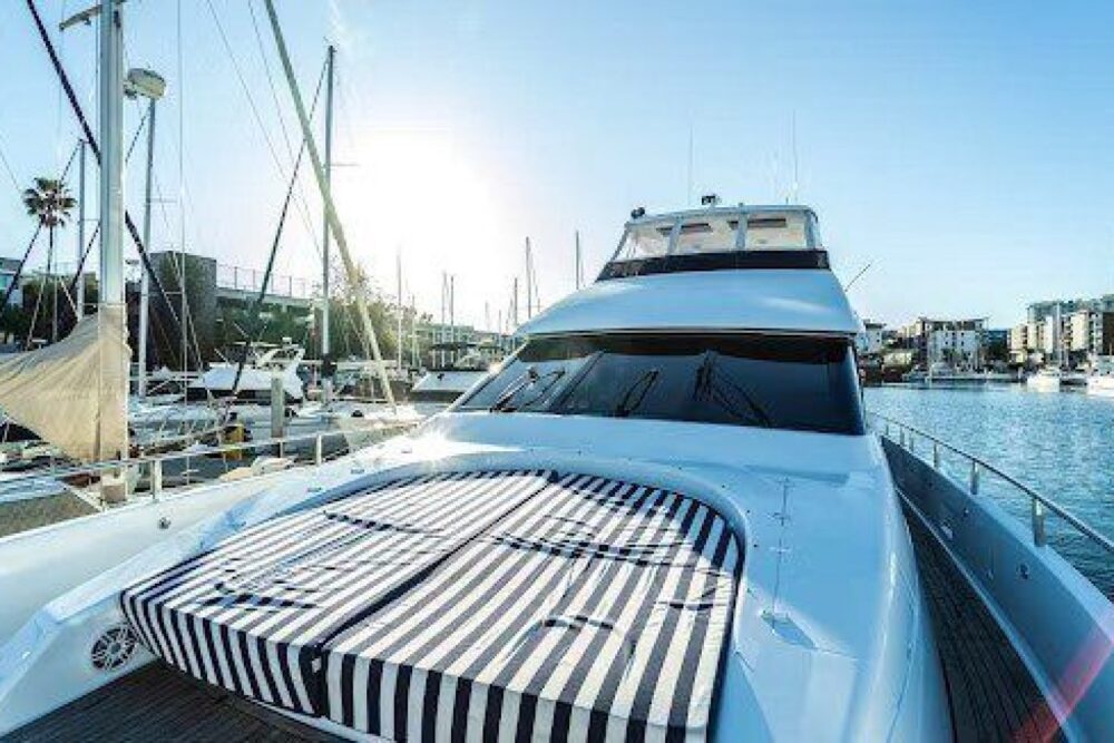 Our yacht is very comfortable and spacious with a luxury home feel - Imagen 9
