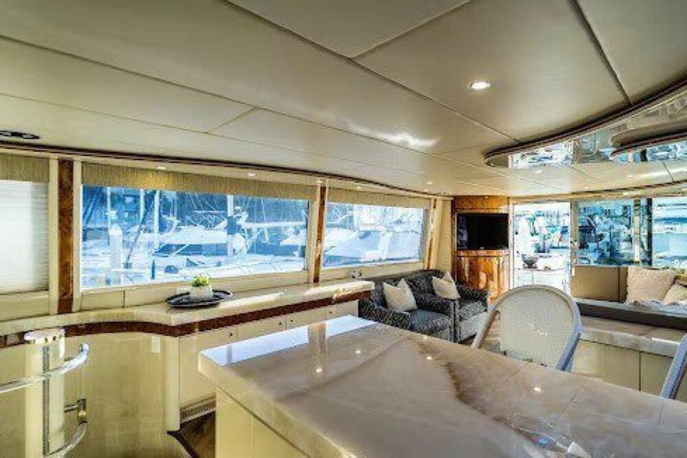 Our yacht is very comfortable and spacious with a luxury home feel - Imagen 7