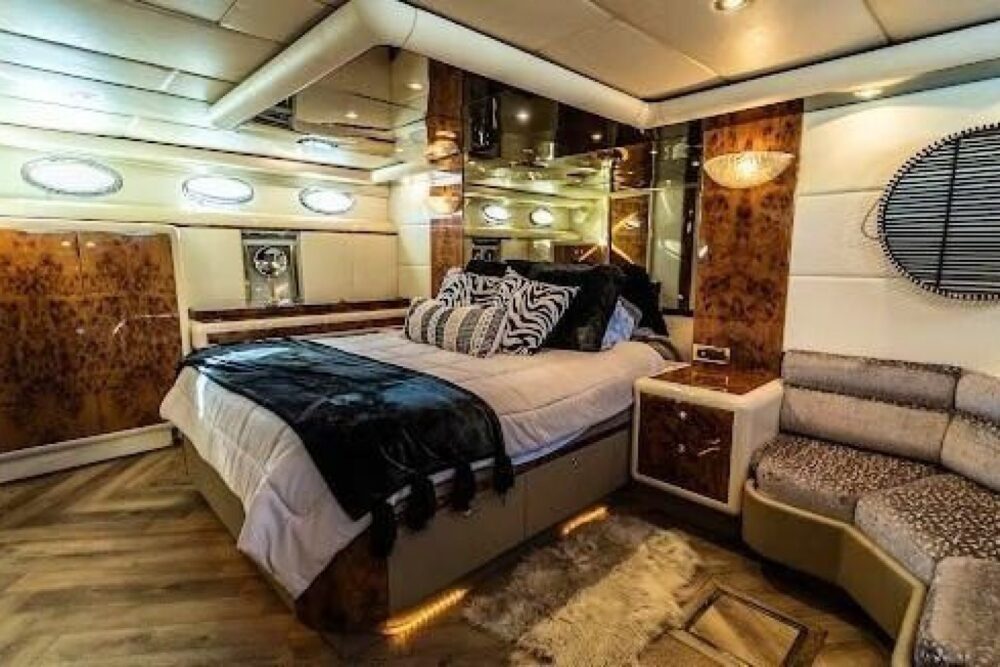 Our yacht is very comfortable and spacious with a luxury home feel - Imagen 3