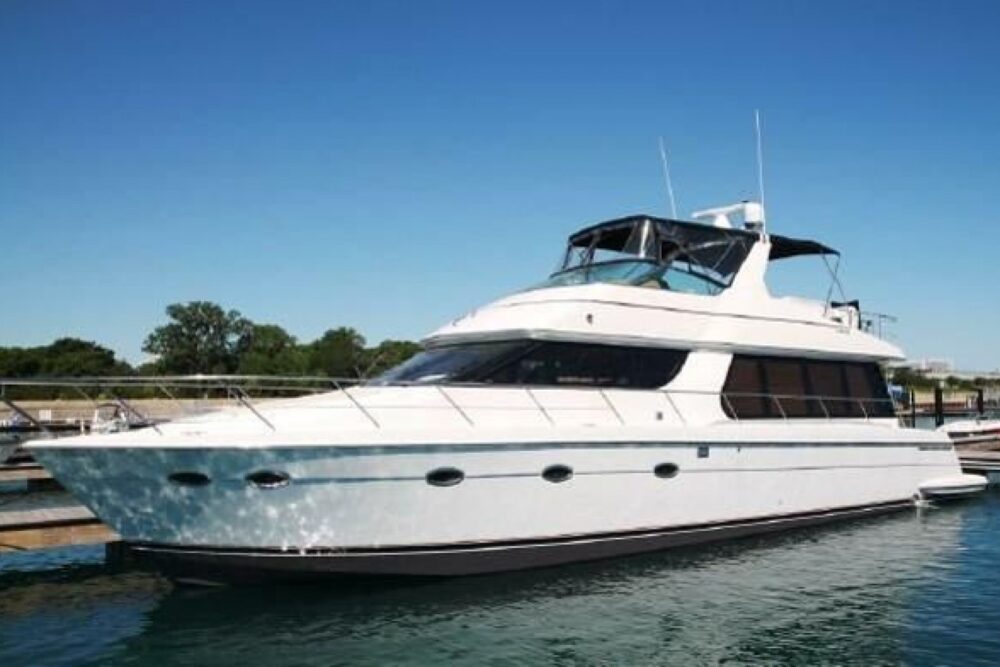 The Carver 60 is the Flag ship of Carver motor yachts line, largest size yacht - Imagen 2