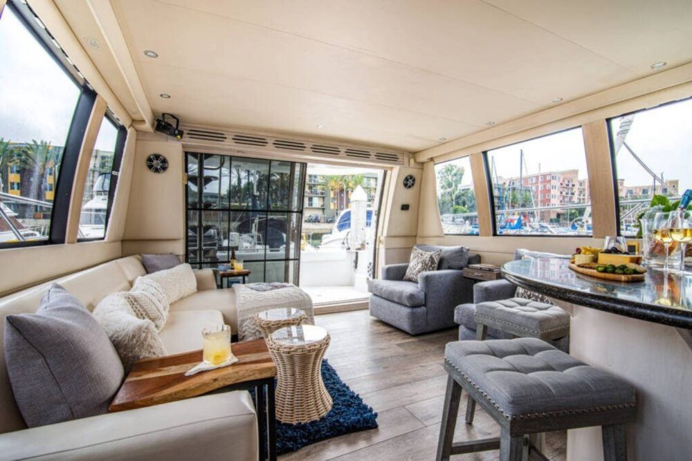 The Carver 60 is the Flag ship of Carver motor yachts line, largest size yacht - Imagen 9