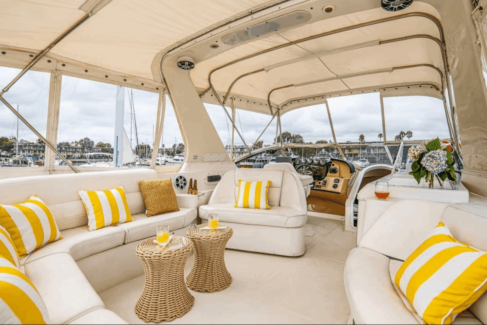 The Carver 60 is the Flag ship of Carver motor yachts line, largest size yacht - Imagen 8
