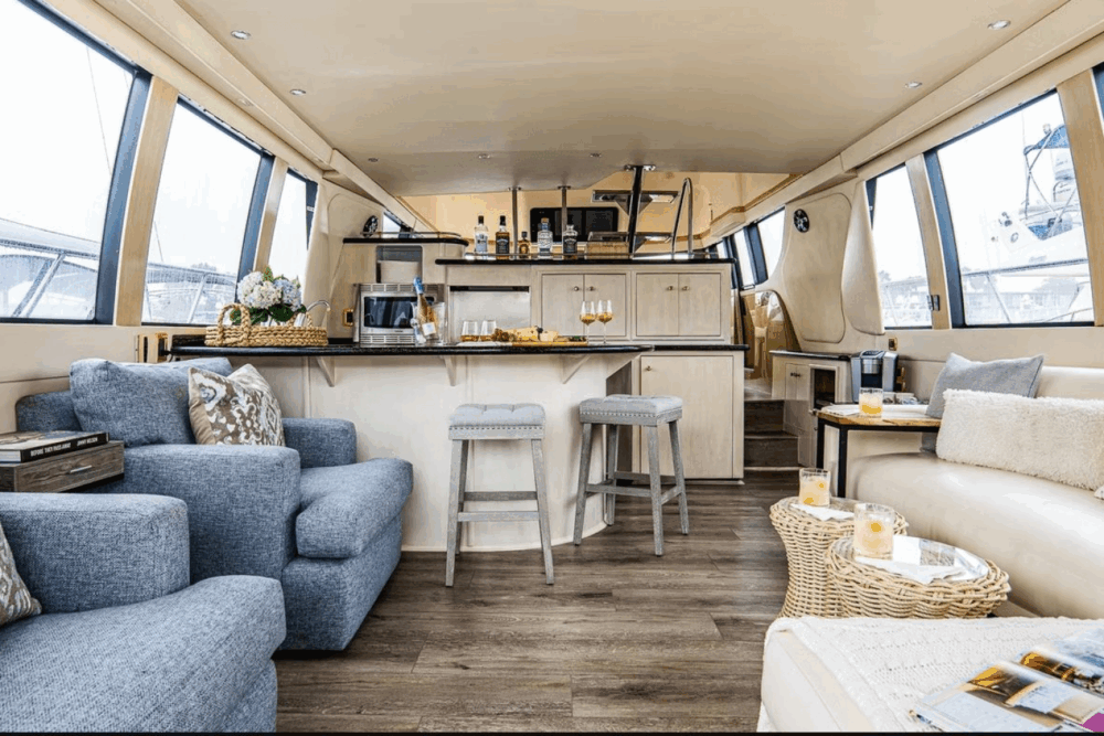 The Carver 60 is the Flag ship of Carver motor yachts line, largest size yacht - Imagen 6