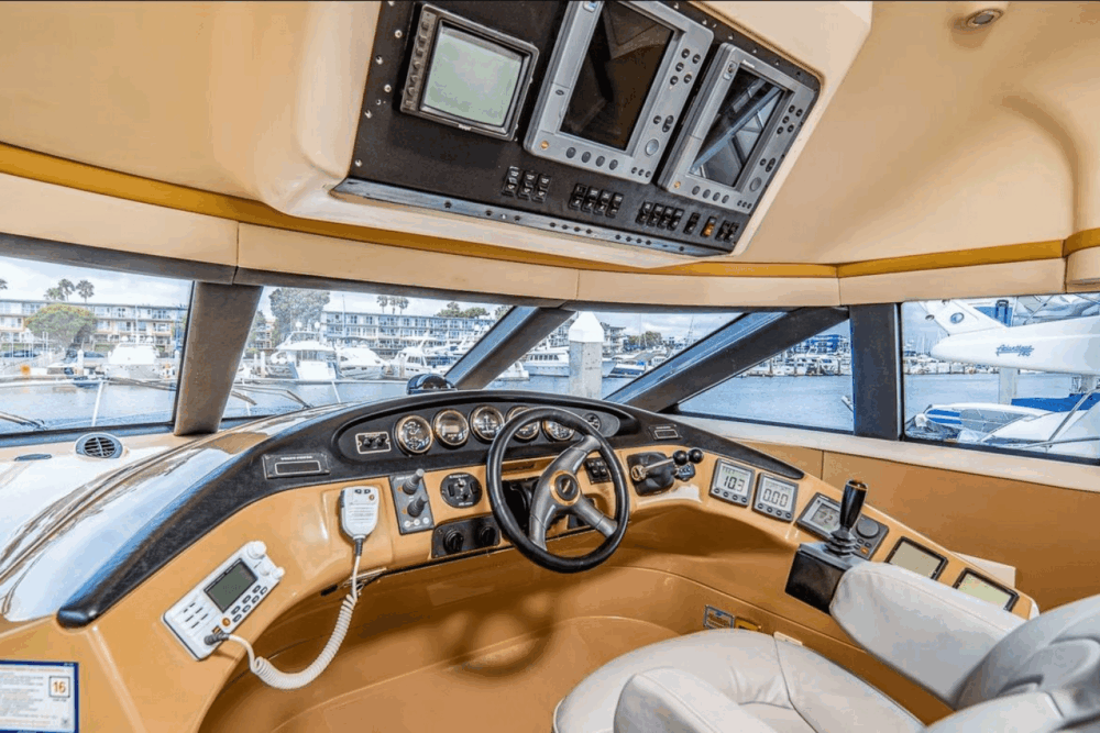 The Carver 60 is the Flag ship of Carver motor yachts line, largest size yacht - Imagen 3