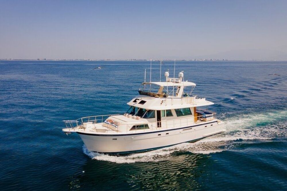 Hatteras 58' Luxury Yacht - Image 9