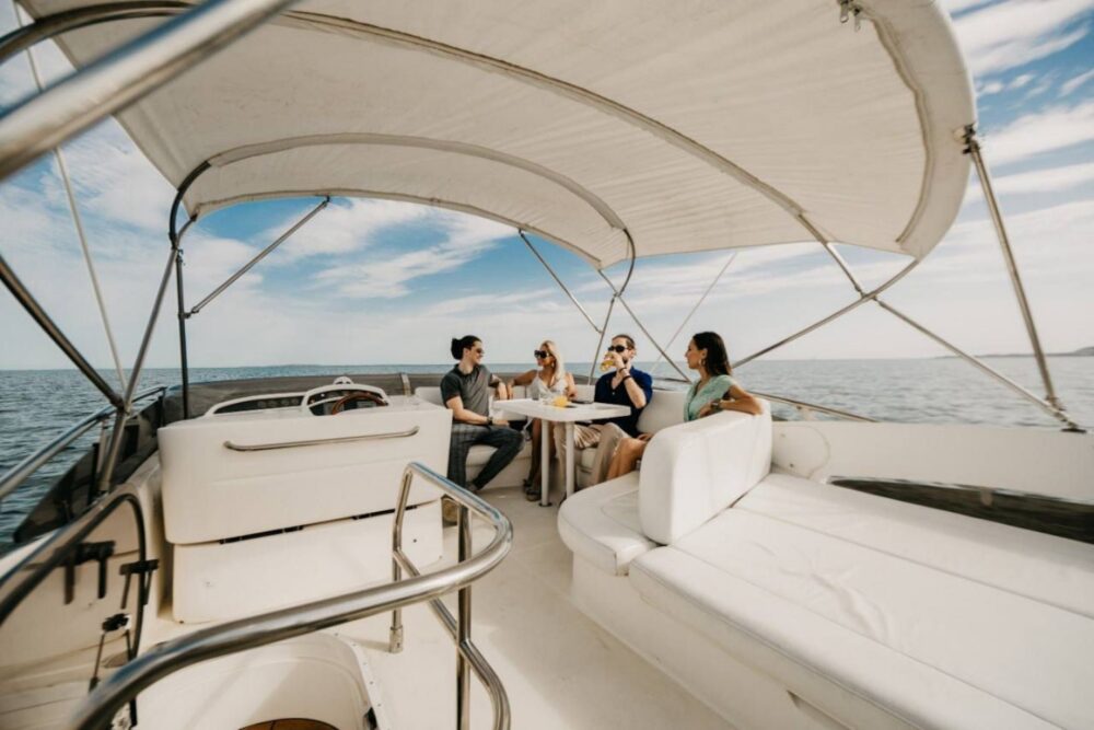 We have been at the service of our customers with 5 yachts for more than 6 years - Imagen 5