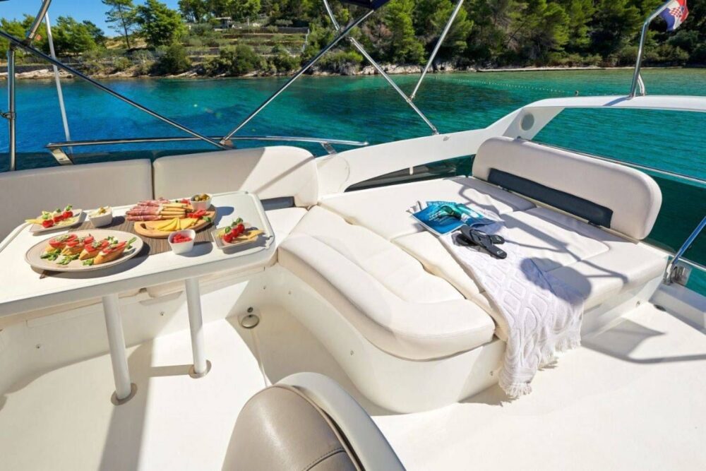 We have been at the service of our customers with 5 yachts for more than 6 years - Imagen 2