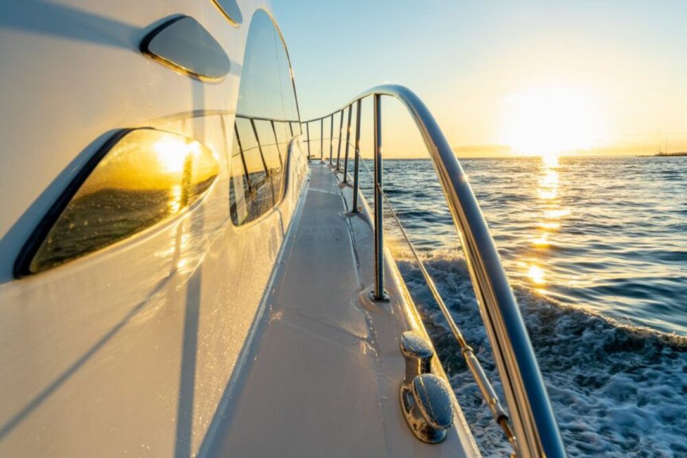 Convenient Access: Just 20 minutes away from the main island, our voyage ensures - Imagen 16