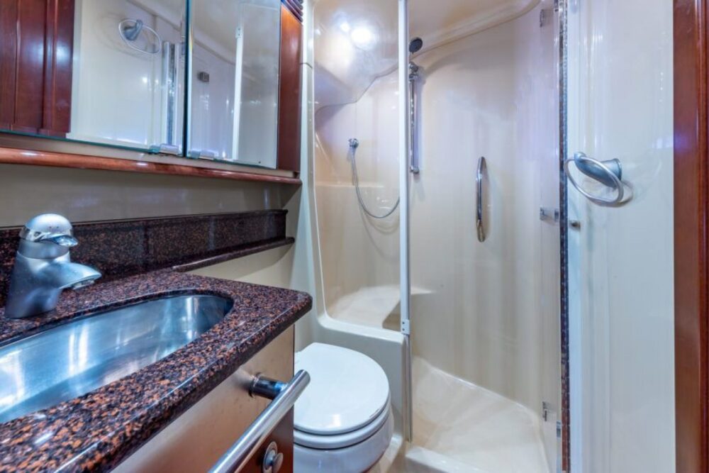 Convenient Access: Just 20 minutes away from the main island, our voyage ensures - Imagen 5