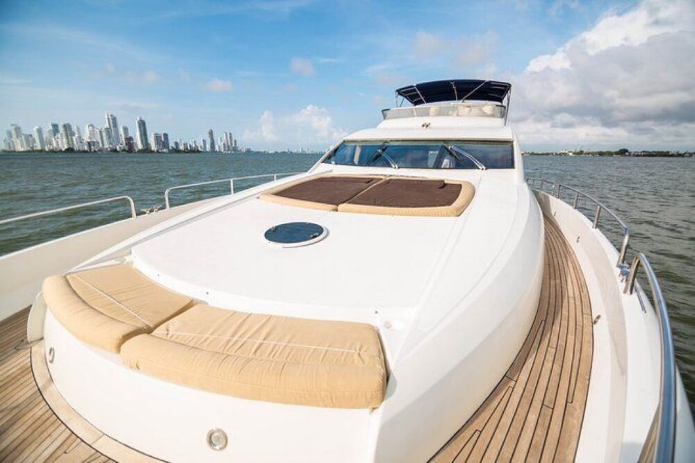 Sail on a luxurious yacht through the wonderful sea of the Colombian Caribbean - Imagen 26