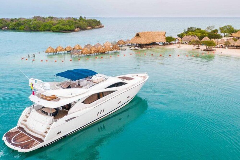 Sail on a luxurious yacht through the wonderful sea of the Colombian Caribbean - Imagen 25
