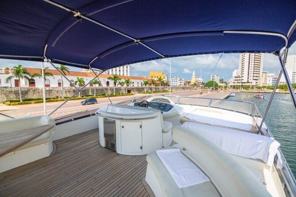 Sail on a luxurious yacht through the wonderful sea of the Colombian Caribbean - Imagen 22