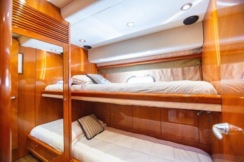 Sail on a luxurious yacht through the wonderful sea of the Colombian Caribbean - Imagen 17