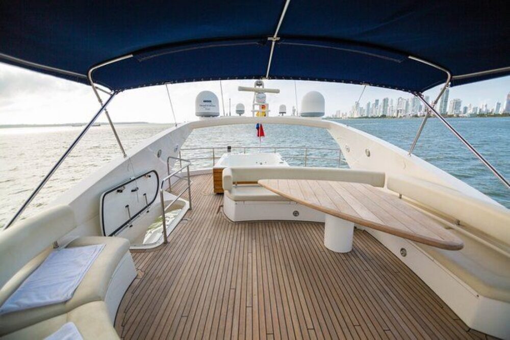 Sail on a luxurious yacht through the wonderful sea of the Colombian Caribbean - Imagen 14