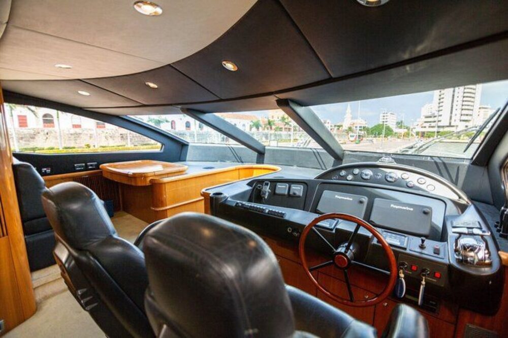 Sail on a luxurious yacht through the wonderful sea of the Colombian Caribbean - Imagen 7
