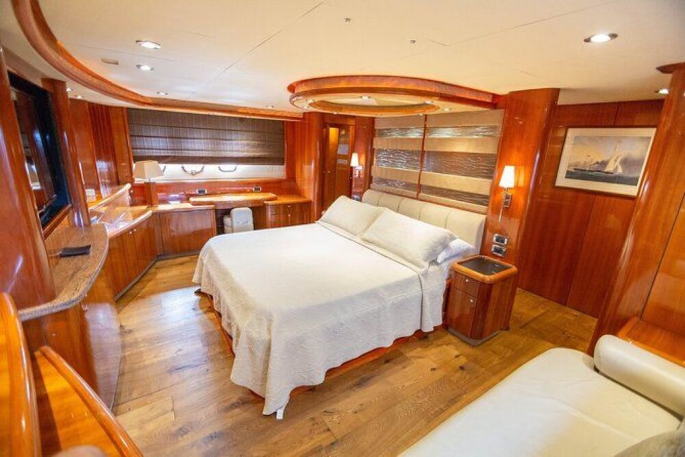 Sail on a luxurious yacht through the wonderful sea of the Colombian Caribbean - Imagen 6