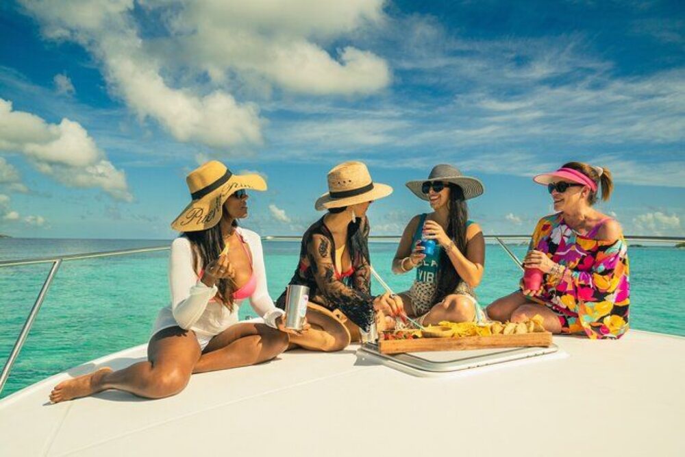 Visit Icacos, Palomino, or Piñeros in an exclusive luxury 36' yacht! - Imagen 10
