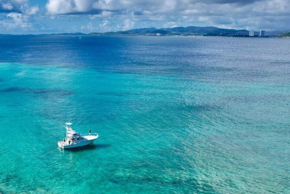 Visit Icacos, Palomino, or Piñeros in an exclusive luxury 36' yacht! - Imagen 5