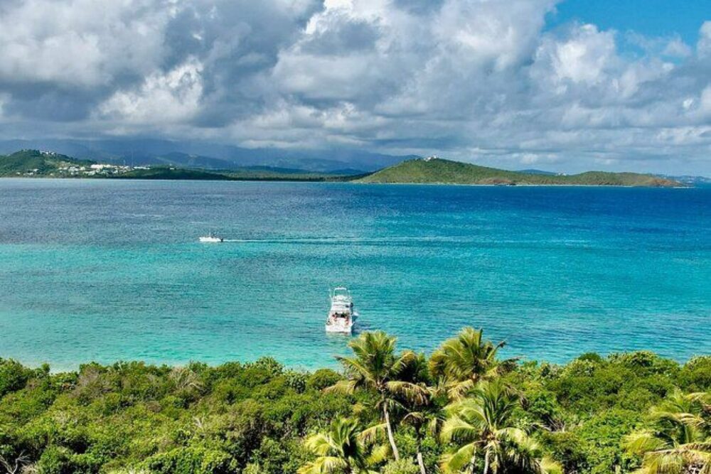 Visit Icacos, Palomino, or Piñeros in an exclusive luxury 36' yacht! - Imagen 4