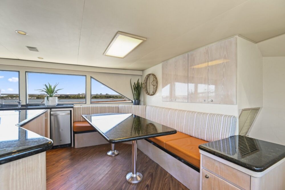 The biggest and most opulent charter boat in Charleston is called "Miss Emily." - Imagen 11