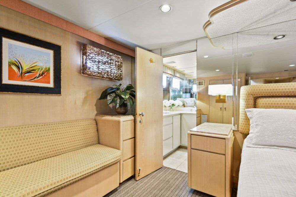 The biggest and most opulent charter boat in Charleston is called "Miss Emily." - Imagen 5